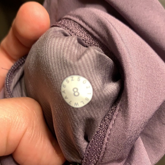 Lululemon tracker shorts size 8 4in - Picture 3 of 3